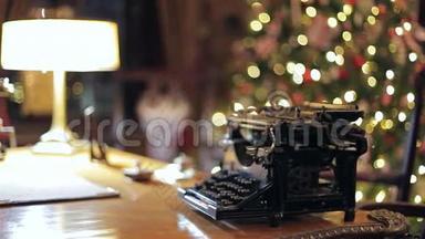 复古圣诞内饰与旧打字机